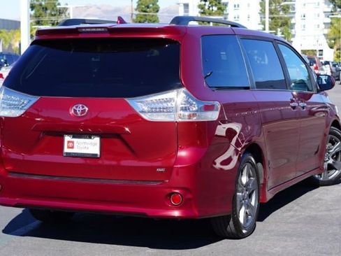 Used 2020 Toyota Sienna SE image 6