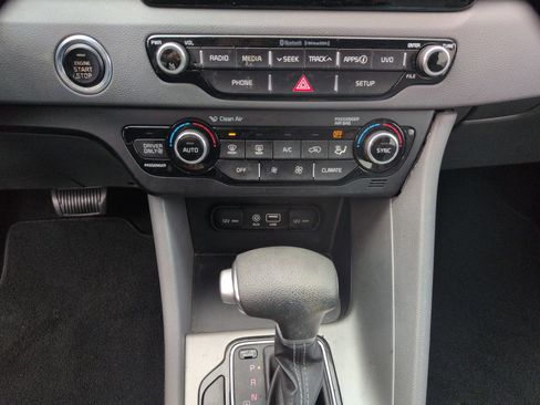 Used 2017 Kia Niro LX image 13