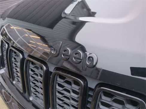 Used 2021 Jeep Grand Cherokee Laredo X image 12