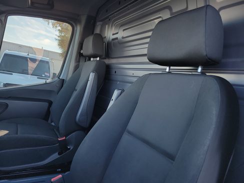 Used 2024 Mercedes-Benz Sprinter 2500 image 21