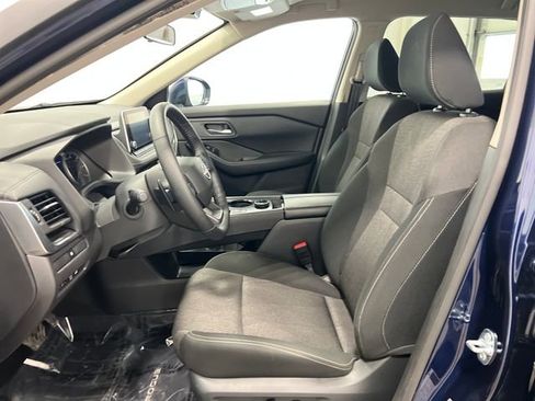 Used 2025 Nissan Rogue SV image 9