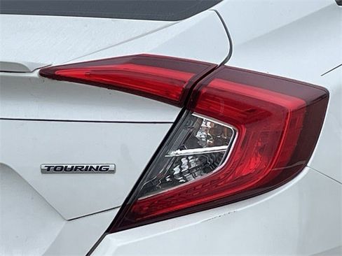 Used 2018 Honda Civic Touring image 6