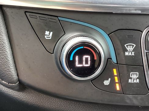 Used 2023 Chevrolet Traverse High Country AWD/4WD image 28