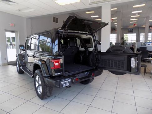 Certified 2022 Jeep Wrangler Unlimited Sahara w/ LED Lighting Group AWD/4WD image 6