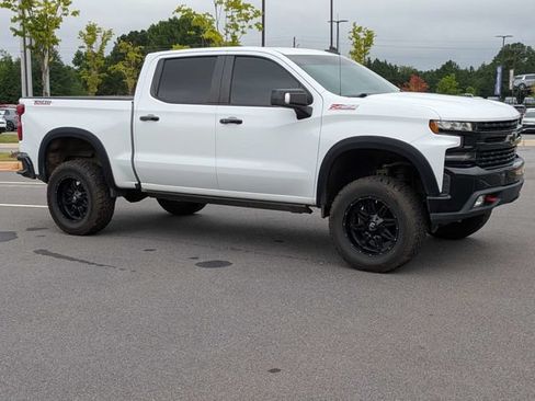 Used 2020 Chevrolet Silverado 1500 LT Trail Boss AWD/4WD image 2