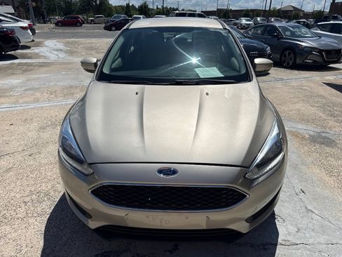 Used 2017 Ford Focus SE FWD image 5