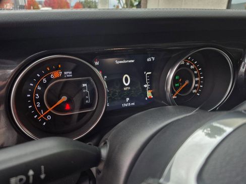 Used 2023 Jeep Wrangler Unlimited Sahara image 29