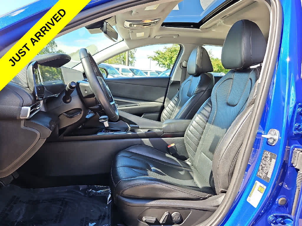 Used 2025 Hyundai Elantra Limited FWD image 12