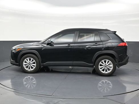 Used 2024 Toyota Corolla Cross LE FWD image 2