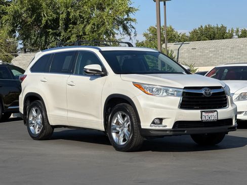 Used 2015 Toyota Highlander Limited w/ Driver Technology Package AWD/4WD image 5