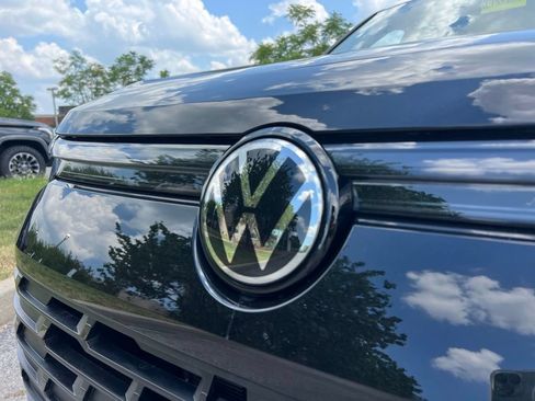 New 2026 Volkswagen Tiguan SE FWD image 10