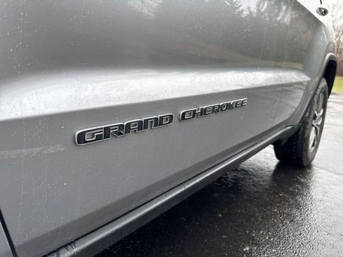 Used 2021 Jeep Grand Cherokee Limited AWD/4WD image 32