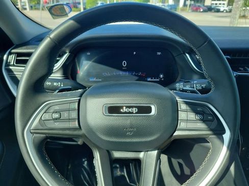 Used 2023 Jeep Grand Cherokee L Laredo image 24