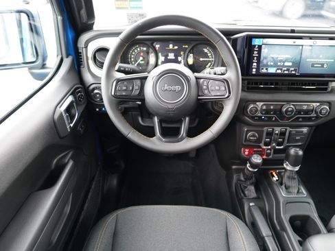 Used 2024 Jeep Wrangler Unlimited AWD/4WD image 11