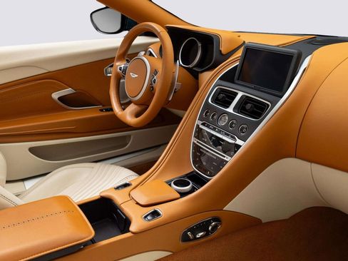 Used 2023 Aston Martin DB11 Volante image 35