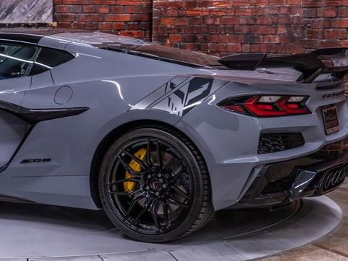 Used 2025 Chevrolet Corvette Z06 w/ Stealth Interior Trim Package image 8