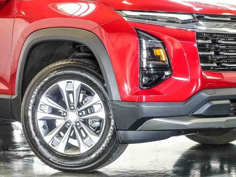 Used 2025 Chevrolet Equinox LT w/ Convenience Package II FWD image 4