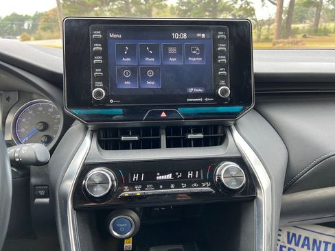 Used 2021 Toyota Venza LE w/ Carpet Mat Package (TMS) image 23