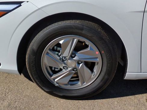 New 2026 Hyundai Elantra SE FWD image 11