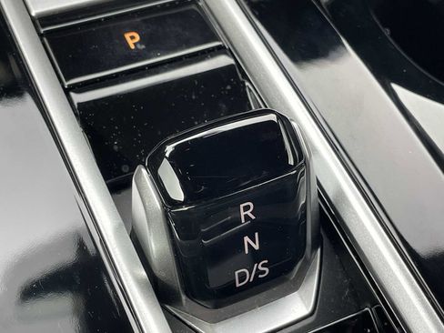 Used 2024 Volkswagen Atlas Cross Sport SEL Premium R-Line image 21