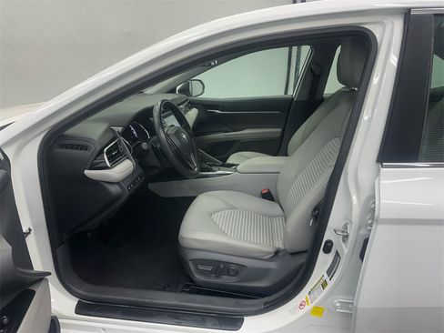 Used 2019 Toyota Camry SE image 9