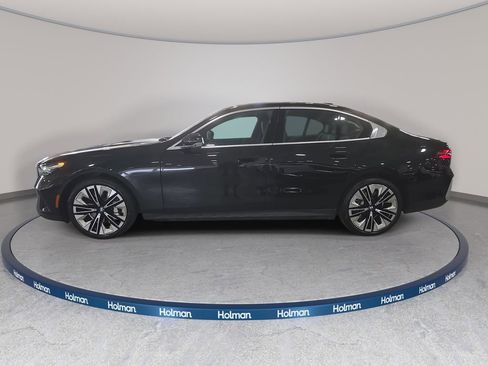 Used 2026 BMW 530i w/ Convenience Package RWD image 9