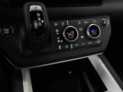 Used 2025 Land Rover Defender 110 S image 33