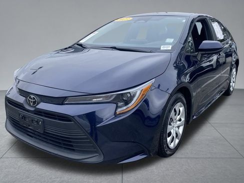 Used 2023 Toyota Corolla LE image 2