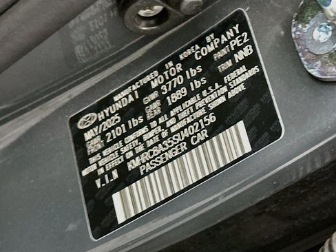 Used 2025 Hyundai Venue SEL FWD image 12
