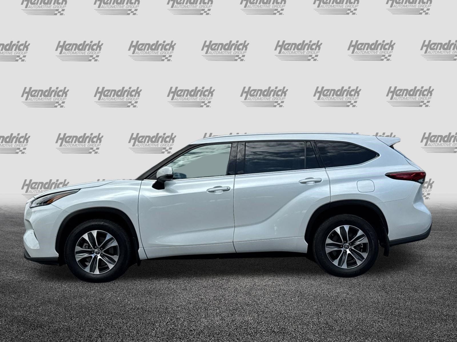 Used 2022 Toyota Highlander XLE AWD/4WD image 8