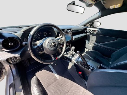 Used 2024 Toyota GR86 Premium image 9
