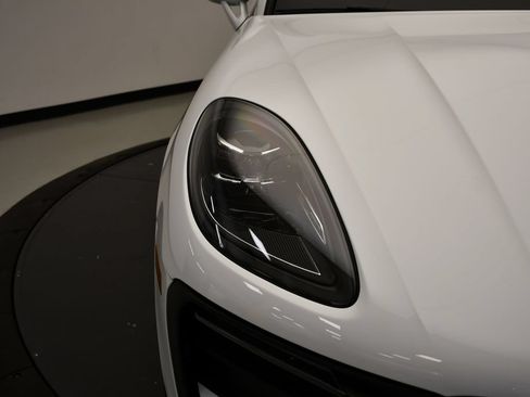 Certified 2026 Porsche Macan AWD/4WD image 14