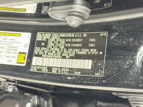 Used 2025 Toyota Corolla Cross AWD Hybrid w/ Moonroof Package image 23