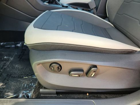 New 2026 Volkswagen Taos SE AWD/4WD image 14