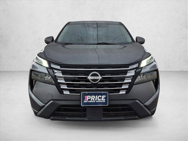 Used 2024 Nissan Rogue SV AWD/4WD image 2