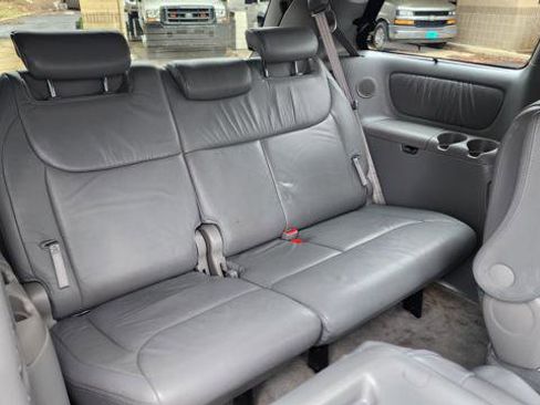 Used 2005 Toyota Sienna XLE Limited image 20