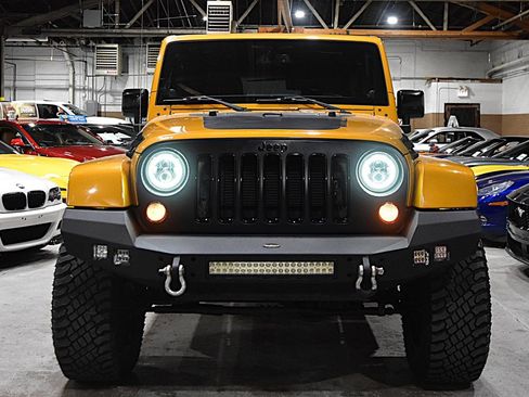 Used 2014 Jeep Wrangler Unlimited Sahara AWD/4WD image 3