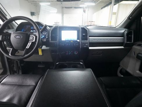 Used 2021 Ford F350 XLT w/ XLT Premium Package image 5