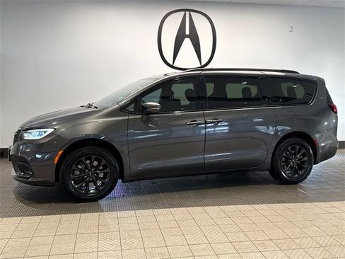 Used 2021 Chrysler Pacifica Touring w/ Cold Weather Group image 3