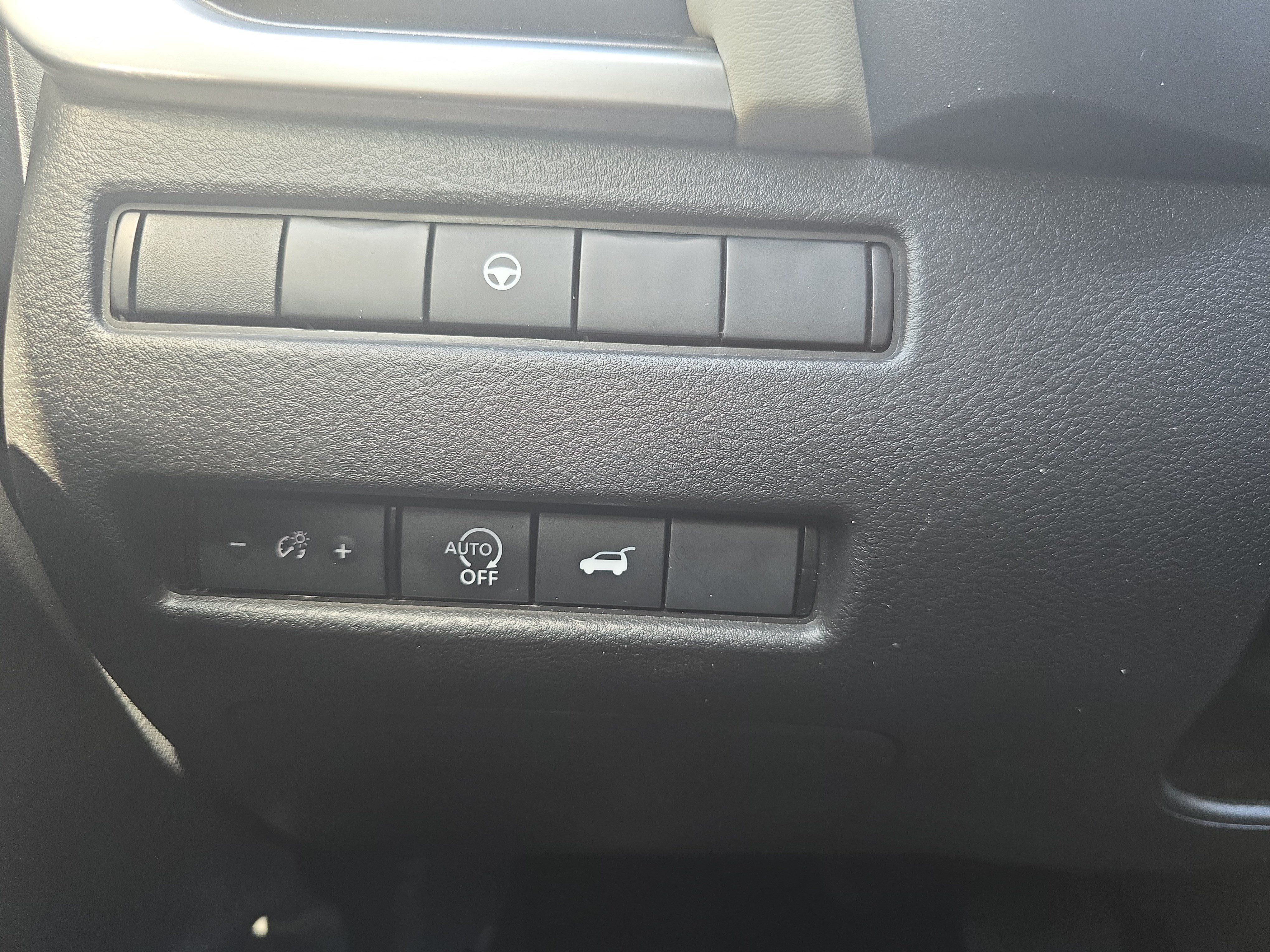 Used 2025 Nissan Rogue SV AWD/4WD image 22