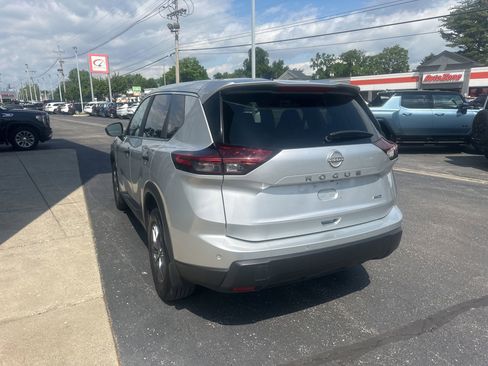 Used 2024 Nissan Rogue S AWD/4WD image 5