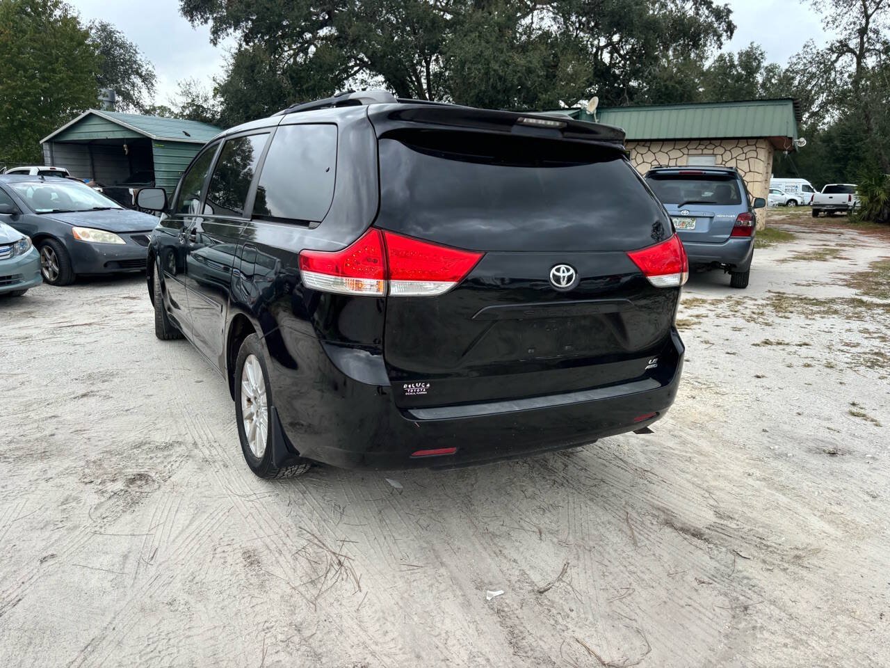 Used 2012 Toyota Sienna LE w/ Towing Pkg AWD/4WD image 7