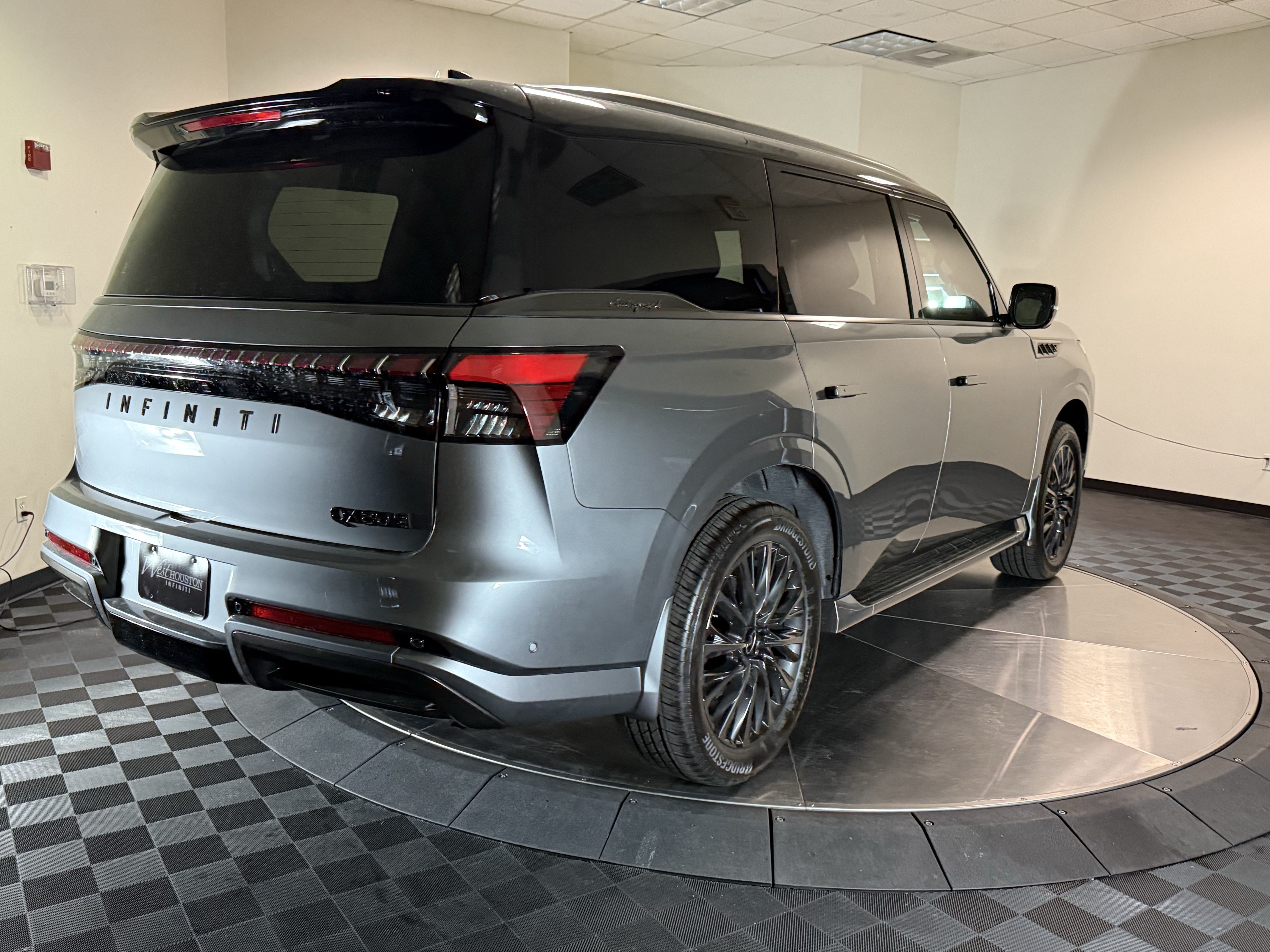 New 2026 INFINITI QX80 Autograph w/ Premium Cargo Package AWD/4WD image 8