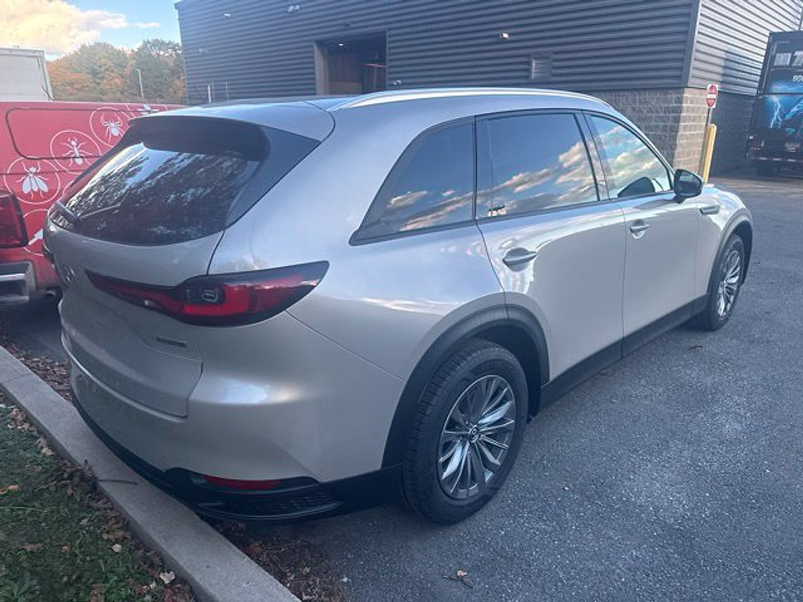 Used 2024 MAZDA CX-90 3.3 Turbo w/ Preferred Plus AWD/4WD image 4