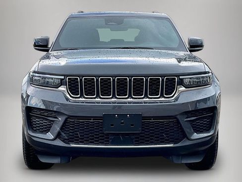 Used 2025 Jeep Grand Cherokee Laredo X w/ Luxury Tech Group I RWD image 3