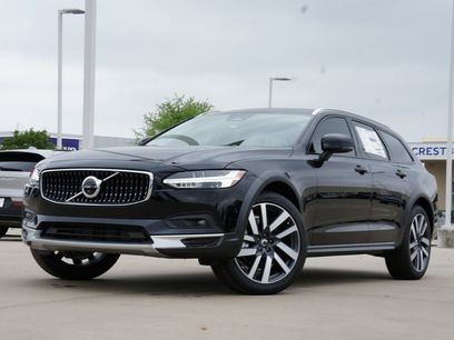 New 2025 Volvo V90 B6 Cross Country Plus w/ Protection Package Premier