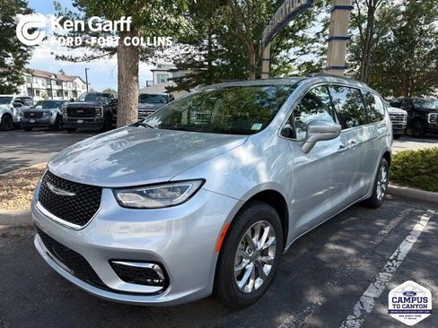 Used 2022 Chrysler Pacifica Touring-L AWD/4WD image 1