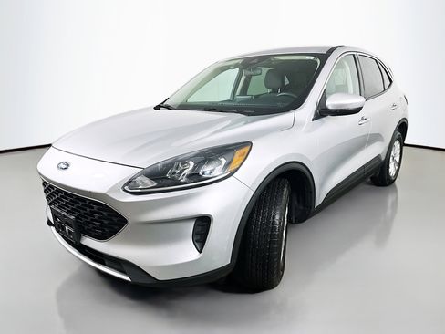 Used 2020 Ford Escape SE image 3