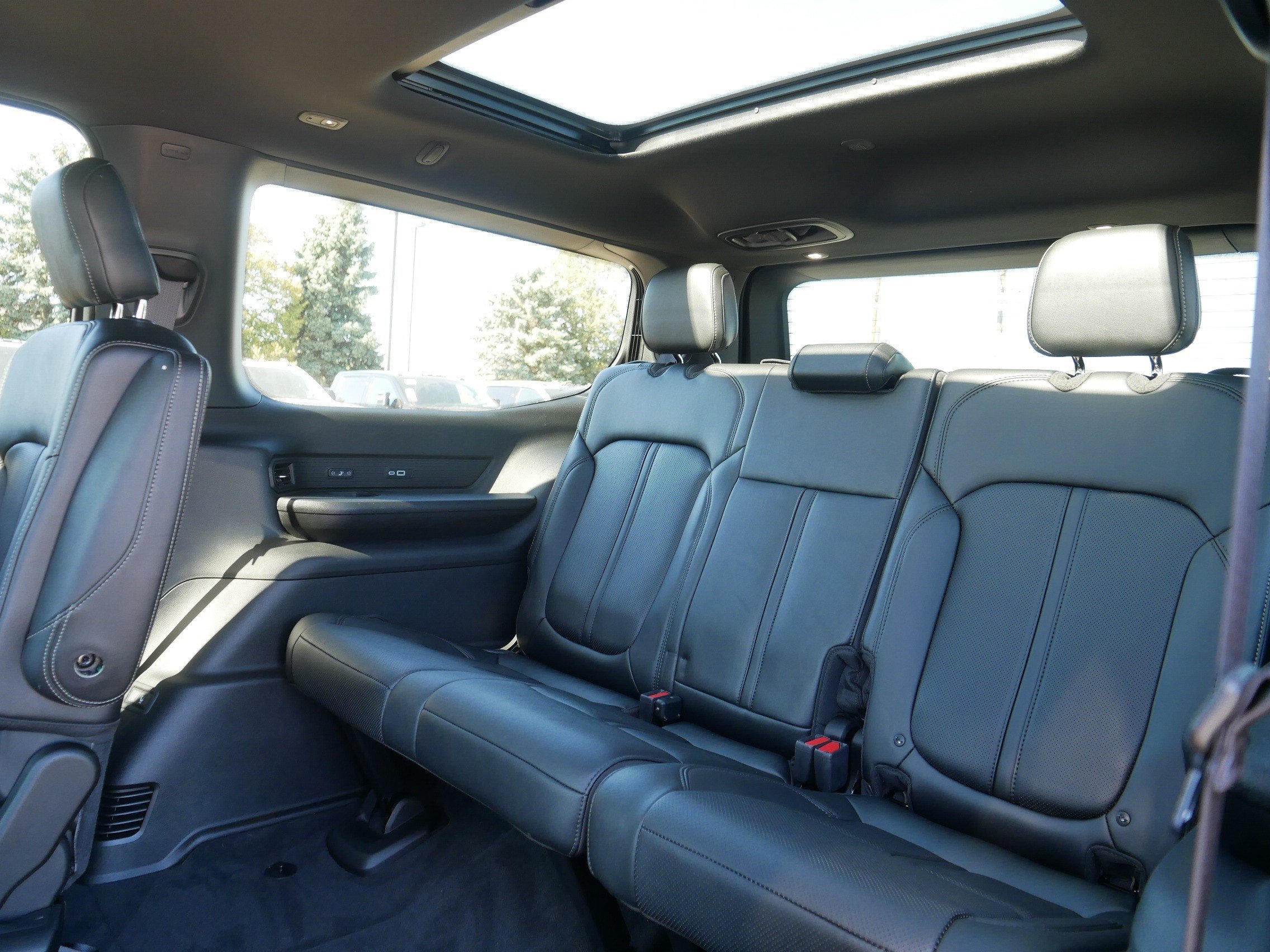Used 2023 Jeep Wagoneer Series II AWD/4WD image 36