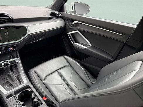 Used 2024 Audi Q3 2.0T Premium image 26